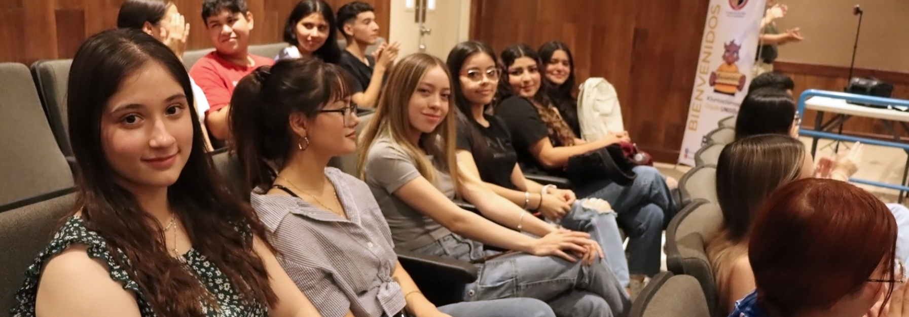 Tienen alumnos de Ciencias Económico Administrativas plática de inducción