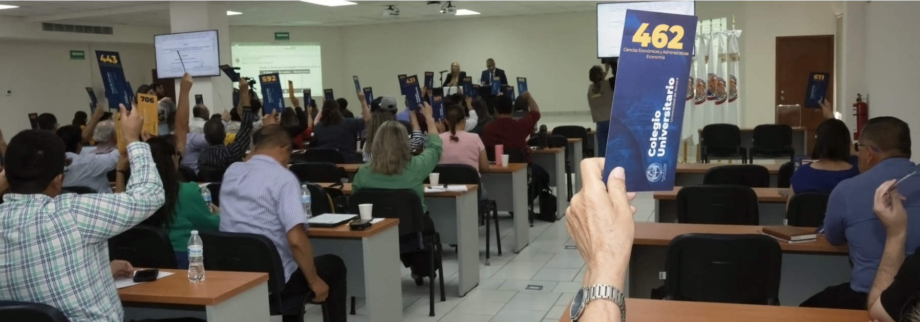 Colegio Universitario realiza sesión número 8