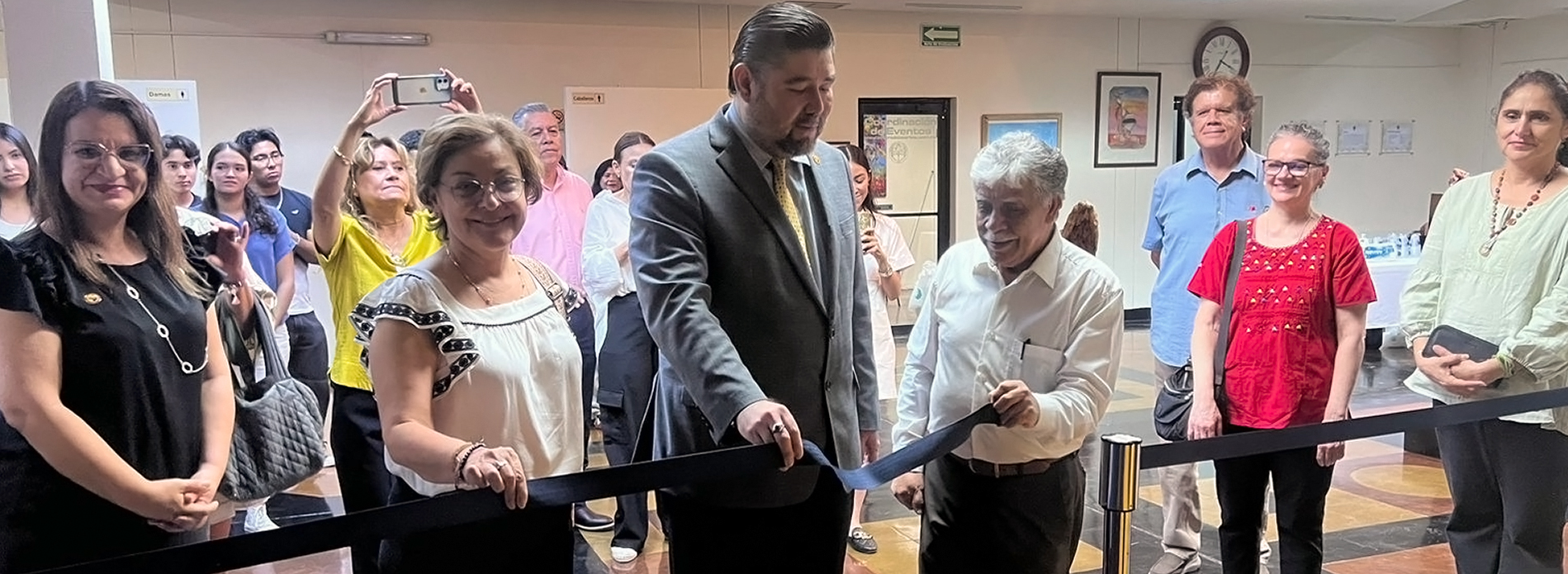 Fernando Saldaña expone su obra en Instantes y Transparencias